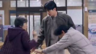 Hahaha Bà của Xiaosu thực sự không đơn giản như vậy Khi nhìn thấy Sunjae, bà đã gọi con rể của mình😄