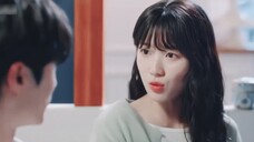 Di depan ada ibu Xiaosu sedang makan melon, dan di belakang ayah Sunjae ketakutan. Hanya Sunjae yang