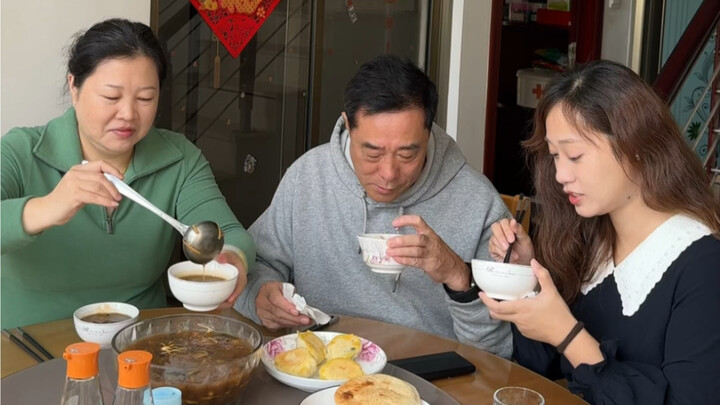 วันหนึ่งของสาวเจิ้งโจวที่แต่งงานไกลไปเมืองเซี่ยเหมิน; แอบเติมชานมลงในแก้วเก็บความร้อนให้น้องสะใภ้