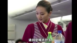 空姐只是询问乘客喝点什么，结果遭到蛮横斥责
