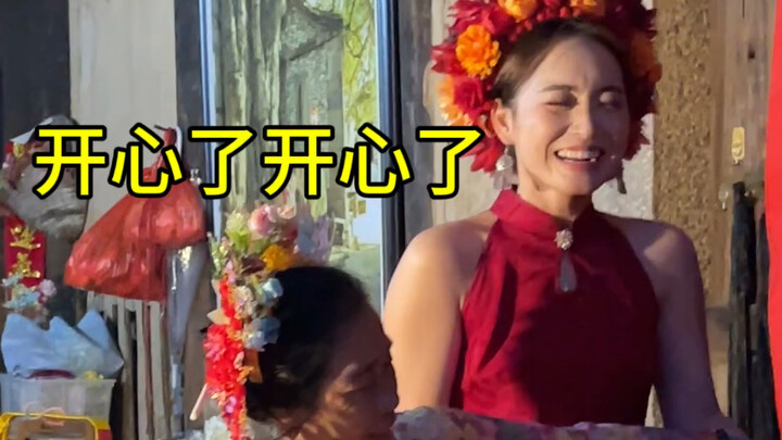 Wearing flower hairpins really does instantly put you in a good mood!!!!