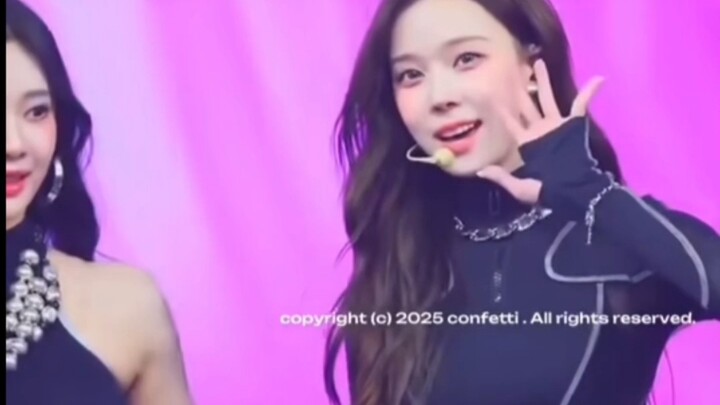 Đông Đông vẫn chiều fan đen quá, ngày nào cũng một cái mà chẳng bao giờ lặp!