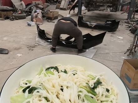 When it comes to delicious food, nothing beats braised-noodle soup—you can never get tired of it. A 