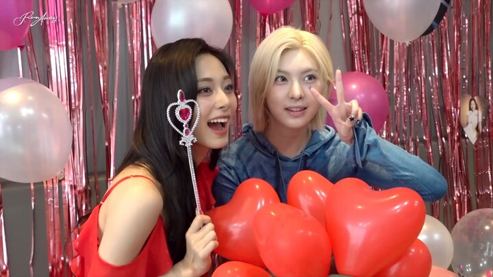 Số liên lạc mà Tzuyu để lại cho NMIXX bị ghi sai rồi 😂~ Cảnh trao đổi số điện thoại ấm áp của gia đì