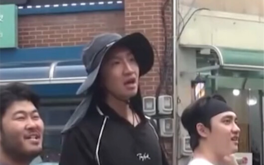 It’s Kwang-soo who’s trying to be nice, but it’s Kyung-soo who’s getting all the love hahaha