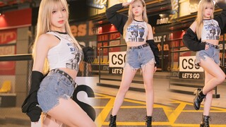Adik super seksi menari di jalan! Menutup