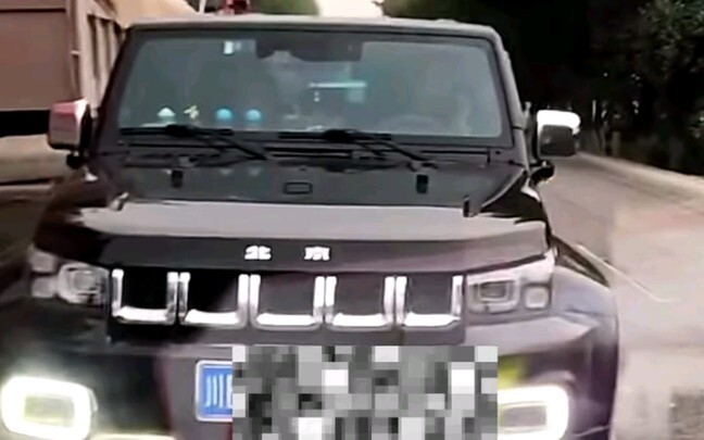 Garis kuning ganda adalah dinding tak terlihat, tolong jangan mengabaikannya.