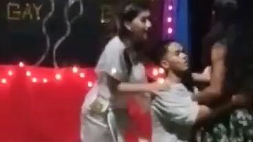 Isang lalaki pinag agawan Ng dalawang bakla