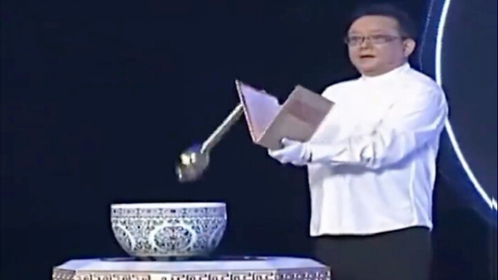 Vương Cương một búa phá hủy bảo vật giá trị khủng, ê-kíp chương trình ngạo mạn đổ lỗi, chàng trai tứ