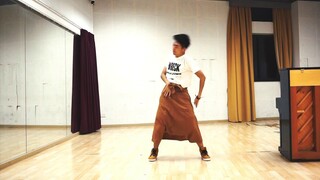 [Persimmon Smash] Senorita memainkan dua peran dan menari dengan rok untuk pertama kalinya