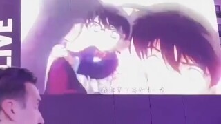 新兰的纽约时代大屏！