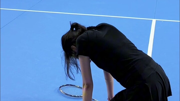 Đối đầu với cậu em 17 tuổi, dùng sức thì không còn đủ nữa, may mà chị có lắm chiêu lắm!