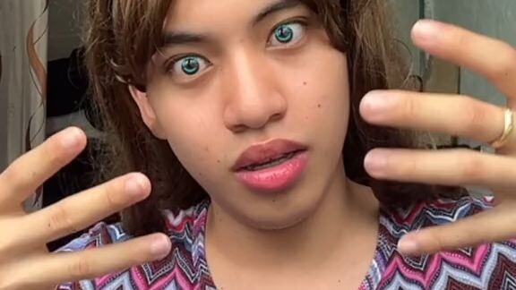 kaawa naman yung ang nag Live  sa tiktok HAHAHAHAHA