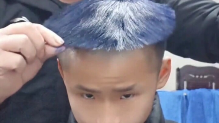 精神小伙，立正了！