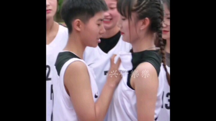 “年少不知同学美！”