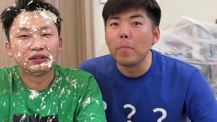 Bom digital di kamar asrama, teman sekamar dihajar habis-habisan pakai meriam krim, seru sepanjang a