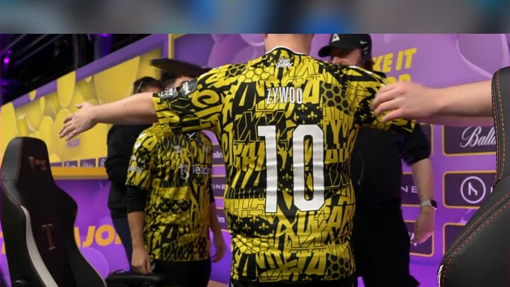 ZywOo allegedly hid a USB drive and was arrested on the spot by staff!