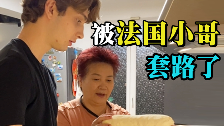 Anh chàng người Pháp đến ăn ké, lần sau tôi định làm món gân heo sống cho anh ấy, các bạn thấy thế n