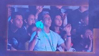 Tại sao fan nam của TWICE lại nhảy giỏi đến vậy? Vũ đạo ngẫu hứng trong đêm diễn Jakarta của chuyến 