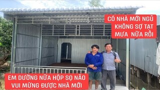 Em Dường bị mất nữa hộp sọ không còn sợ ngủ ngồi khi trời mưa vì được cất nhà mới..!