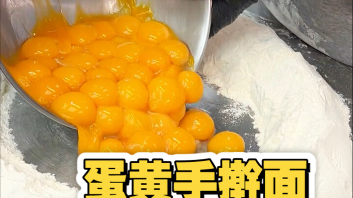 Nhào bột bằng lòng đỏ trứng thì cảm giác thế nào nhỉ!