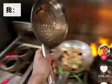 【TikTok】Cư dân mạng quan sát quy trình chế biến trong bếp món ăn Trung Quốc