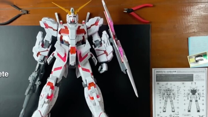 Model perakitan imersif: Model perakitan Gundam Mode Penghancuran Unicorn MEGA 1:48 dengan stiker ai