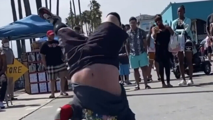300-Lb Fat Guy Drops It on the Street—Mind-Blowing Dance Skills Rock the Crowd!
