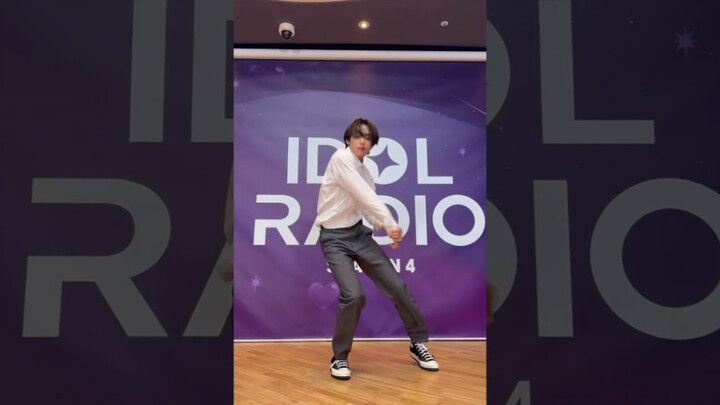 240221 THE BOYZ Kim Seonwoo, how's SeonD's Get A Guitar dance? #idolradio