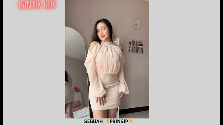 Suka banget sama outfitnya ini menurut kamu gmna?
