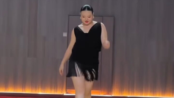 Student Wang Xiangluan goes all out with Latin dance.