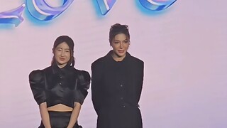เมื่อทุกคนต่างพูดกันอย่างจริงจัง แล้วฟาเยโยโกของเราทำอะไรอยู่? (ฉันไม่อยากพูดถึงพวกคุณสองคนเลย)