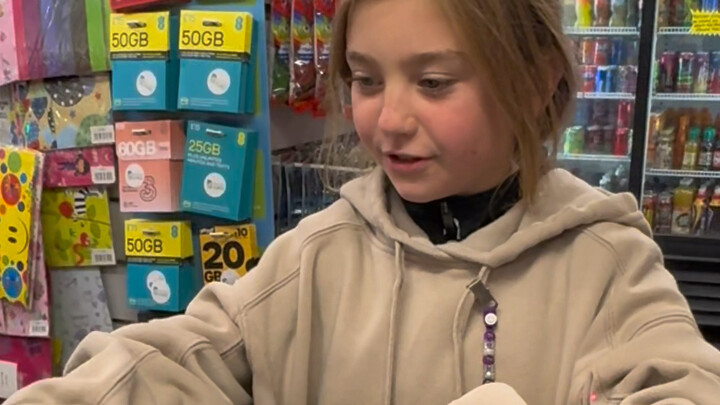 Putri kecil kita Daisy kembali tampil!