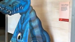 شاهدته مرات لا تحصى، وما زلت أشعر أنه يلتفت في المنتصف...