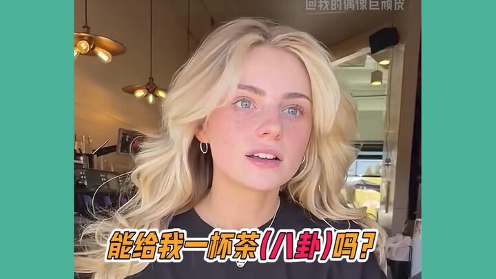 شقراء بعيون زرقاء ونمش صغير — هذا بالضبط الشكل الذي أحلم بأن أكون عليه!