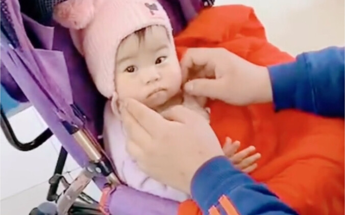 No one is taking care of the kid; I'm watching them all by myself.