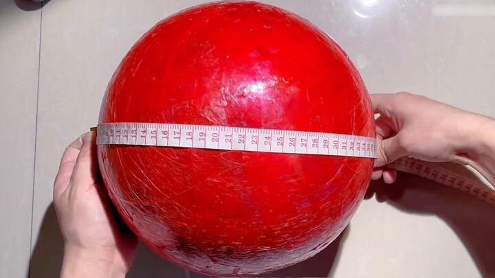 Spending 1,000 yuan and two months to make an 80cm tape ball, just for these two minutes of happines