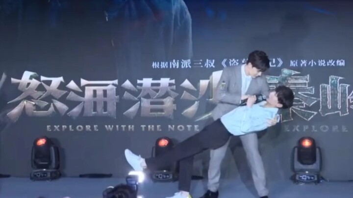 Kỳ Kỳ Tử thân hình mềm mại dễ “đổ”, còn được công chúa bế trên tay.