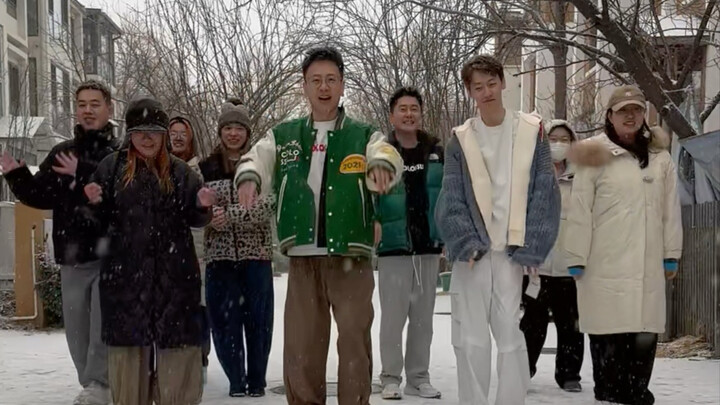 Chúng tôi cũng hòa vào không khí tưng bừng đón tuyết đầu mùa ❄️