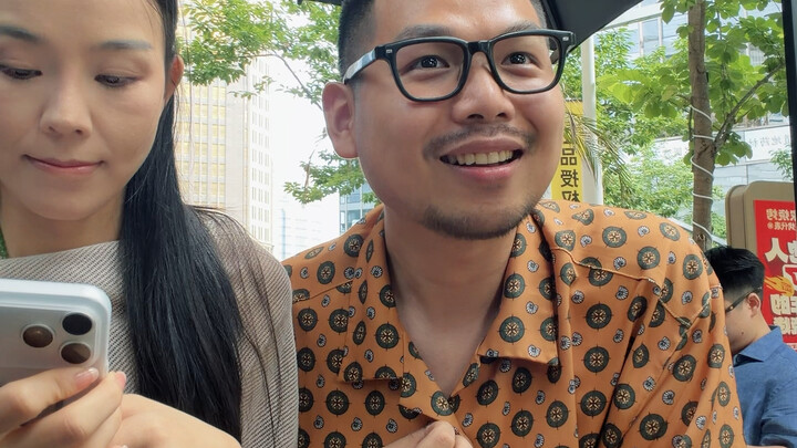 Bukankah tadi mau tambah WeChat? Kenapa kabur?