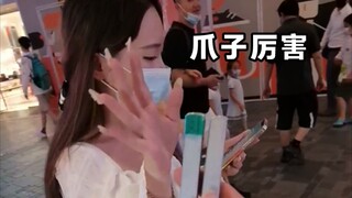 一个人玩花式，像游戏中一样打开梳子