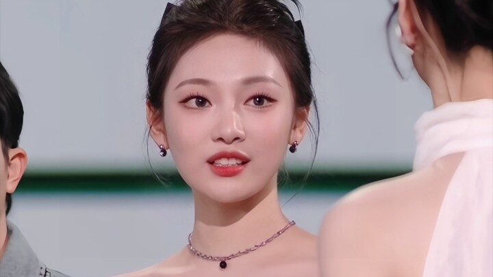 Ning Yizhuo rekaman variety show pertama kali setelah pulang ke Tiongkok—terlihat agak canggung, tap