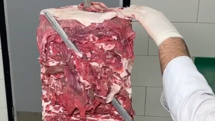 Manajer toko bilang gumpalan besar ini beratnya satu ton, lalu mereka berdua langsung mengangkatnya 
