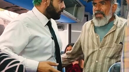 ฉากพลังบวกใต้กล้องวงจรปิด: ชายชรากำลังฉวยโอกาสขโมยกระเป๋าเงินของคุณป้า แต่ตอนจบกลับพลิกผัน!