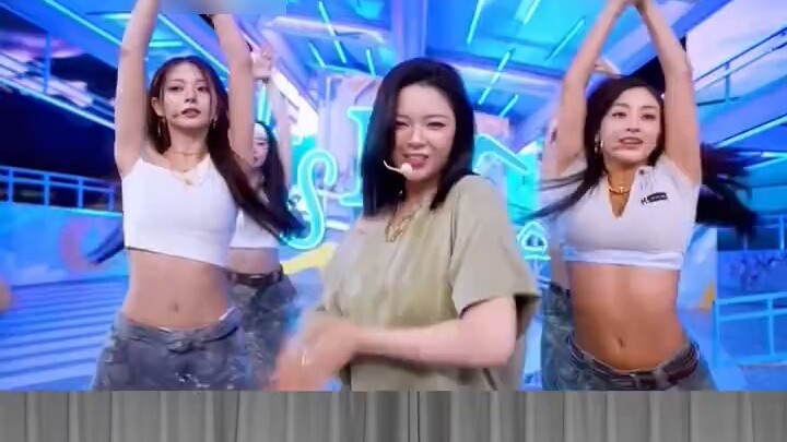 ["Who Sings Whose Clothes" บวกกับ "Stage Mashup"] ในที่สุดเพลงใหม่ของ Twice "This is for" เวอร์ชั่นค