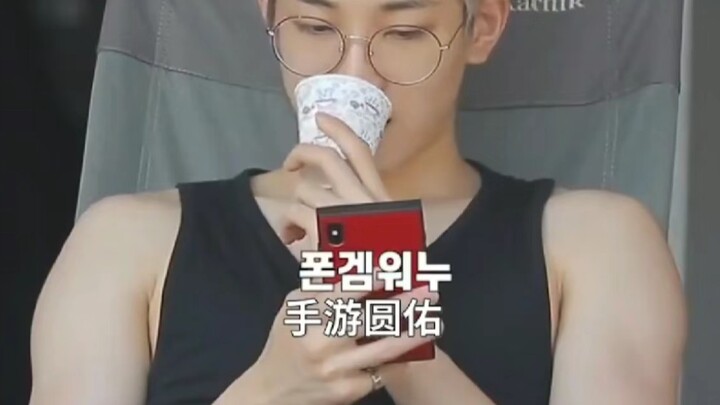 [All Wonwoo] Sweetie: Is it just his shoulders that make Wonwoo look like a rascal???