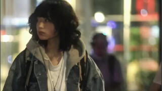 想含笑合群，奈何孤独成性
