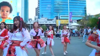 【أوقيانوسيا】【أستراليا】رقص على ساحة أستراليا لدعم الصين - أغنية "إلى القمر"