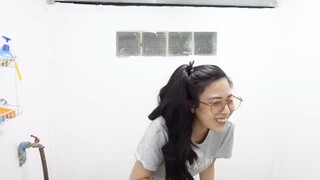 แกล้งจนอ้วก. ผ้าอนามัยแปะแขน