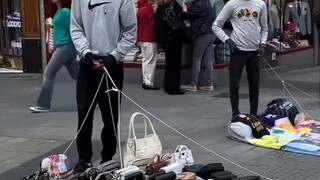 纽约街头甚至能看见三蹦子.